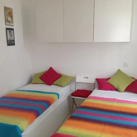 Cantinho Lusitano No Bairro Alto Лиссабон